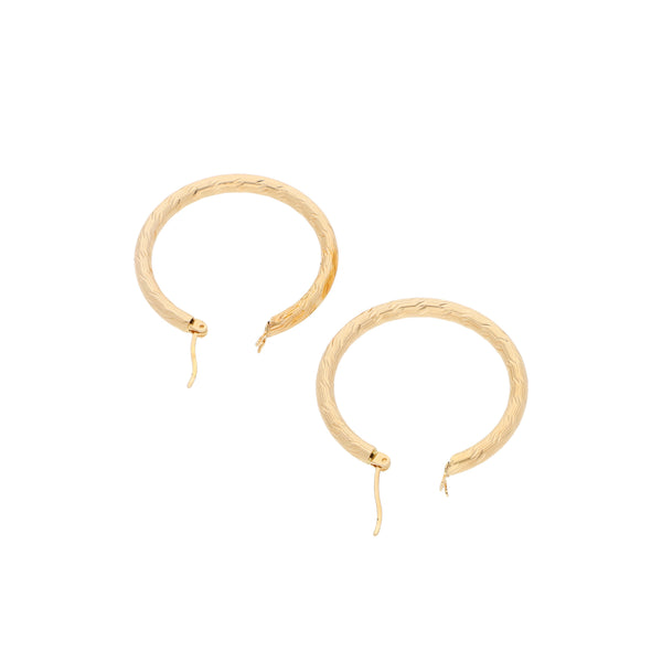 Arracadas huecas en oro amarillo 14 kilates.