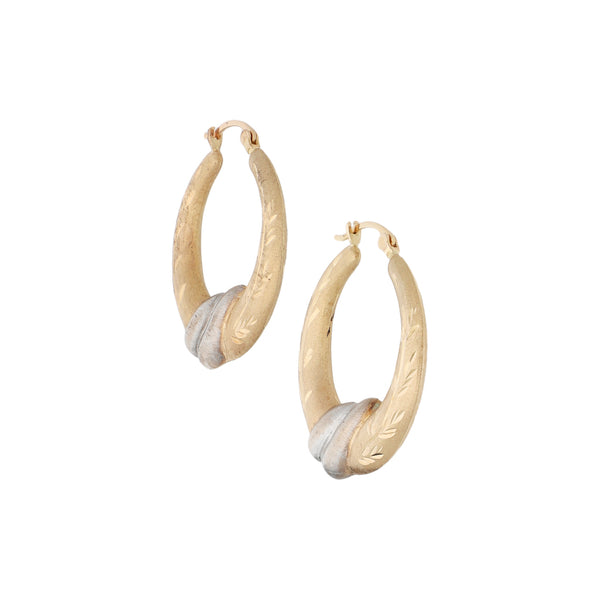 Arracadas labradas platinadas en oro amarillo 14 kilates.