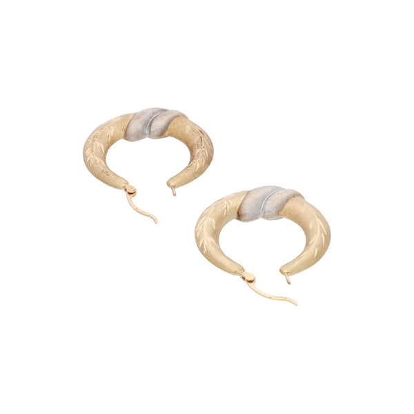 Arracadas labradas platinadas en oro amarillo 14 kilates.
