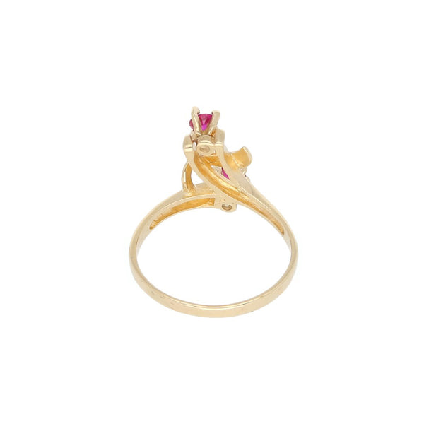 Anillo calado con sintéticos en oro amarillo 14 kilates.