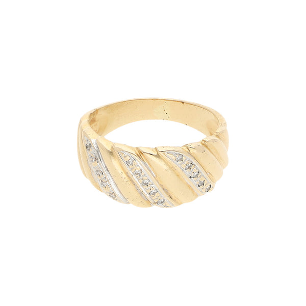 Anillo diseño especial con diamantes en oro amarillo 14 kilates.