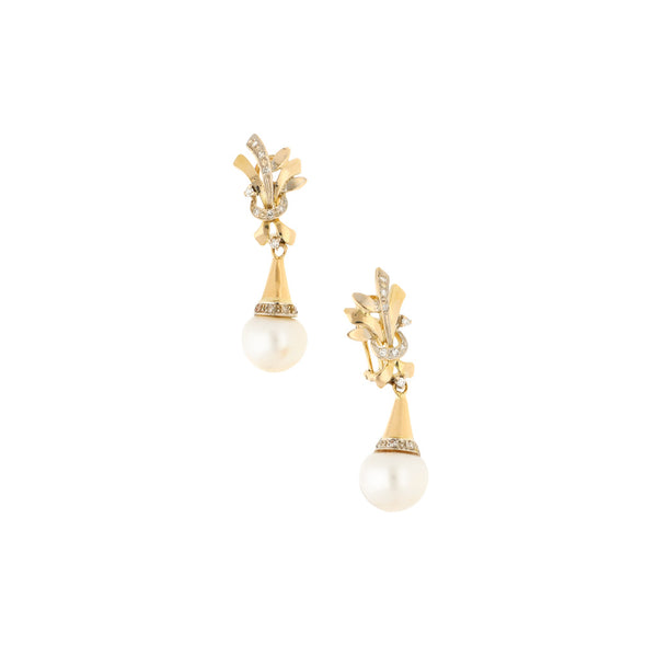 Aretes diseño especial con colgantes, diamantes y perlas en oro amarillo 12 kilates.