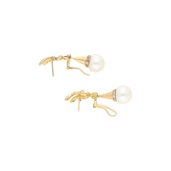 Aretes diseño especial con colgantes, diamantes y perlas en oro amarillo 12 kilates.