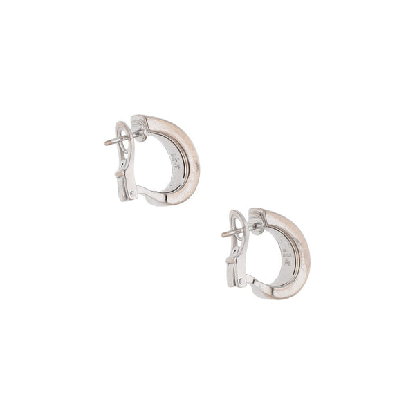 Aretes diseño especial firma Chopard en oro blanco 18 kilates.