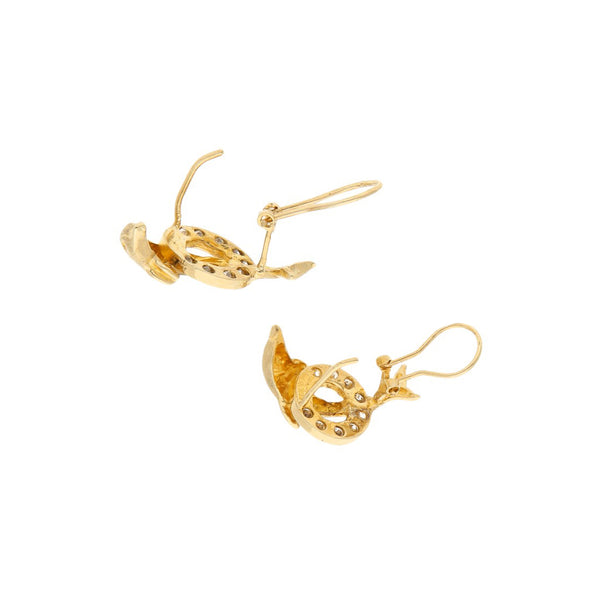 Aretes diseño especial con sintéticos motivo delfín en oro amarillo 14 kilates.