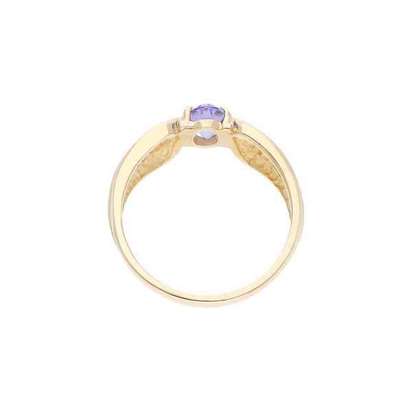 Anillo diseño especial con sintético en oro amarillo 14 kilates.
