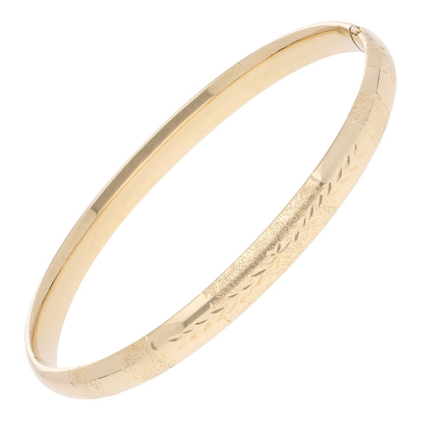 Pulsera de arillo labrada en oro amarillo 14 kilates.