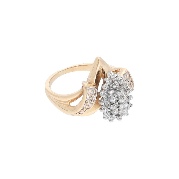 Anillo estilizado con diamantes en oro dos tonos 14 kilates.