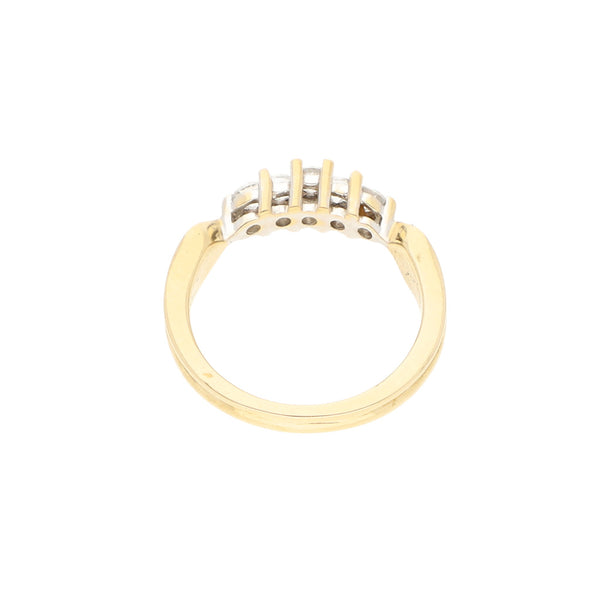Anillo diseño especial con sintéticos en oro amarillo 14 kilates.