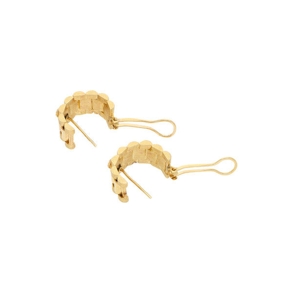 Aretes diseño especial en oro amarillo 14 kilates.