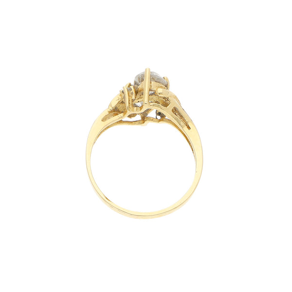 Anillo diseño especial con sinteticos en oro amarillo 14 kilates.