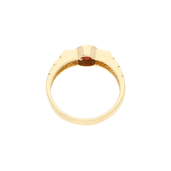 Anillo diseño especial con sintéticos en oro amarillo 14 kilates.