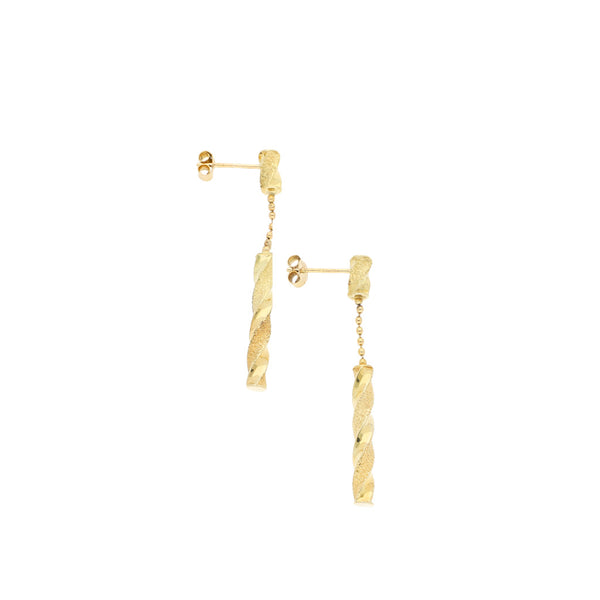 Broqueles diseño especial con colgantes en oro amarillo 14 kilates.