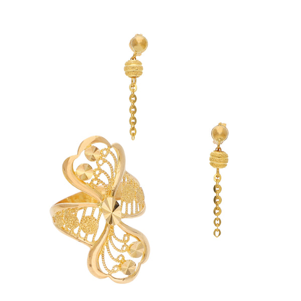 Juego de anillo y aretes diseño especial en oro amarillo 22 kilates.