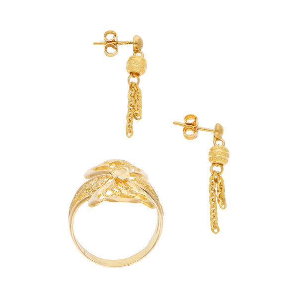Juego de anillo y aretes diseño especial en oro amarillo 22 kilates.
