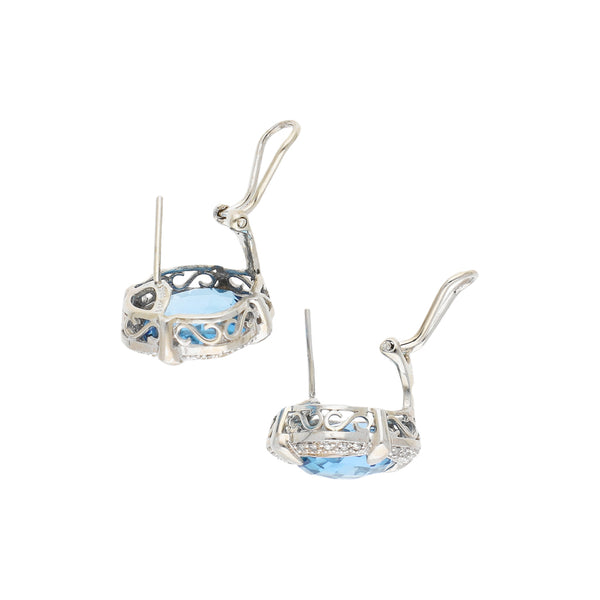 Juego de anillo y aretes diseño especial con diamantes y sintéticos en oro blanco 14 kilates.