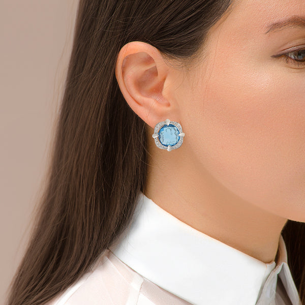 Juego de anillo y aretes diseño especial con diamantes y sintéticos en oro blanco 14 kilates.