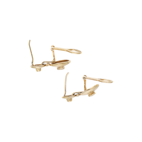 Juego de dije y aretes diseño especial con diamantes en oro amarillo 14 kilates.