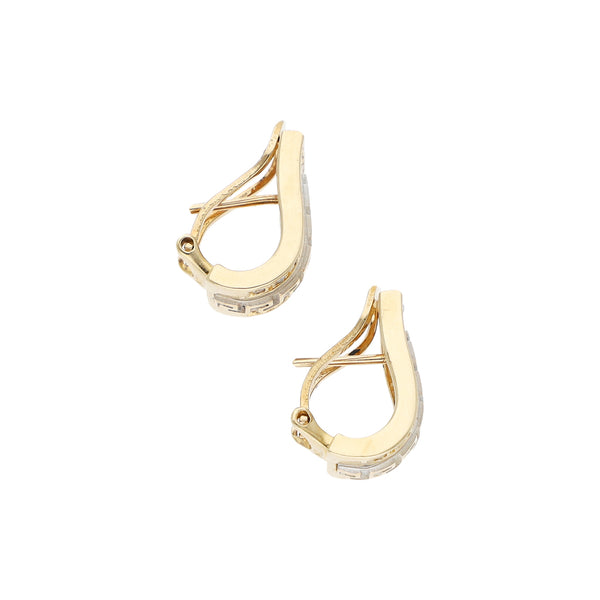 Aretes diseño especial con sintéticos motivo grecas en oro amarillo 14 kilates.