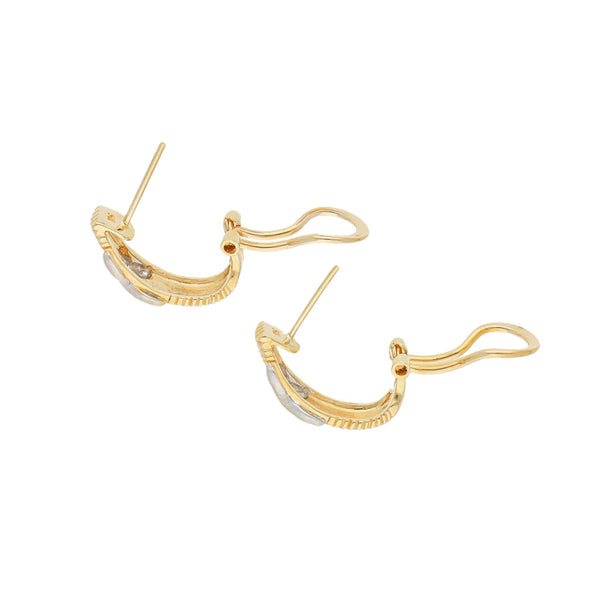 Aretes diseño especial con sintéticos en oro dos tonos 14 kilates.