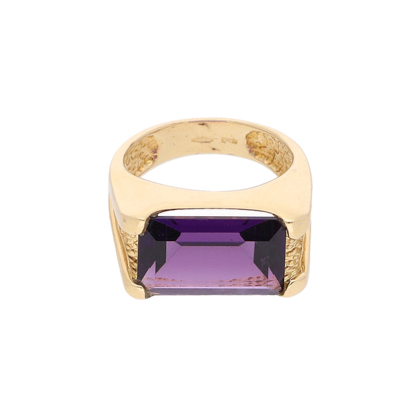 Anillo diseño especial con sintéticos en oro amarillo 18 kilates.