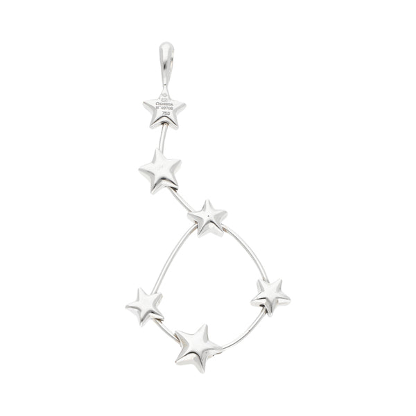 Dije estilizado motivo estrellas firma Omega con diamantes en oro blanco 18 kilates.