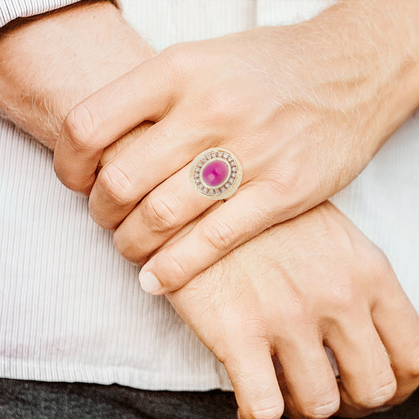 Anillo diseño especial con diamantes y rubí estrella en oro dos tonos 14 kilates.