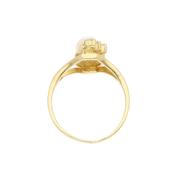 Anillo calado con perla y sintéticos en oro amarillo 14 kilates.
