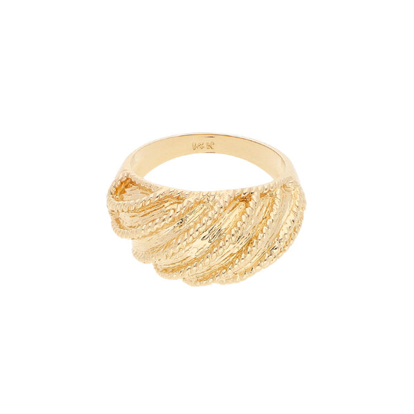 Anillo diseño especial en oro amarillo 14 kilates.