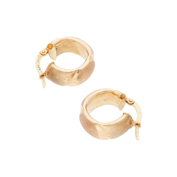 Arracadas diseño especial en oro amarillo 14 kilates.