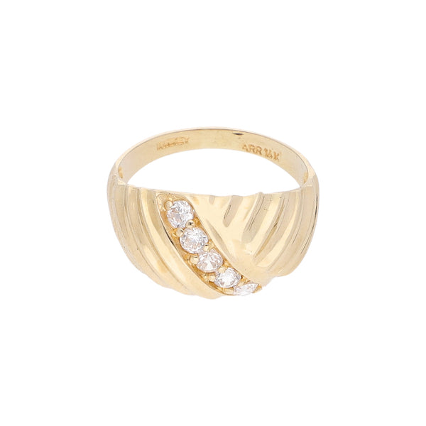 Anillo estilizado con sintéticos en oro amarillo 14 kilates.