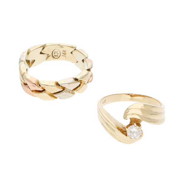 Dos anillos diseños diferentes con sintético en oro amarillo 14 kilates.