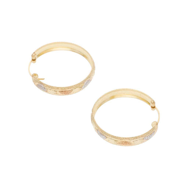 Arracadas labradas en oro amarillo 14 kilates.