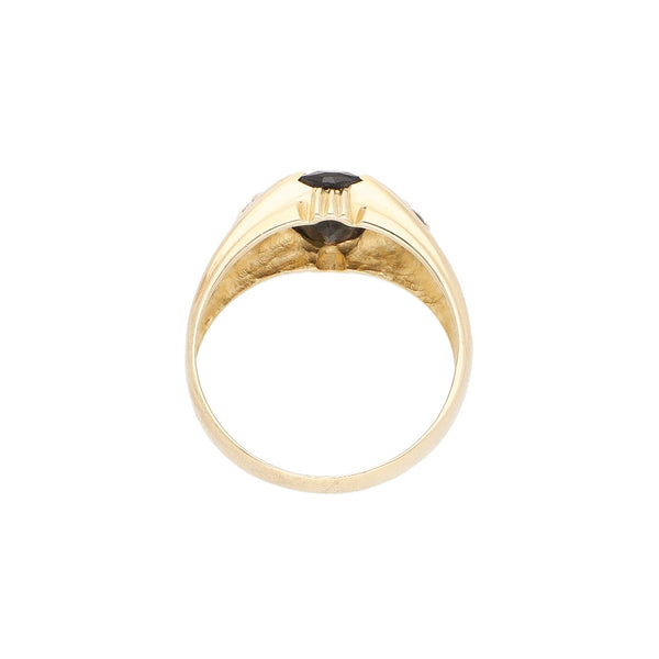 Anillo tipo sello con sintéticos en oro amarillo 14 kilates.