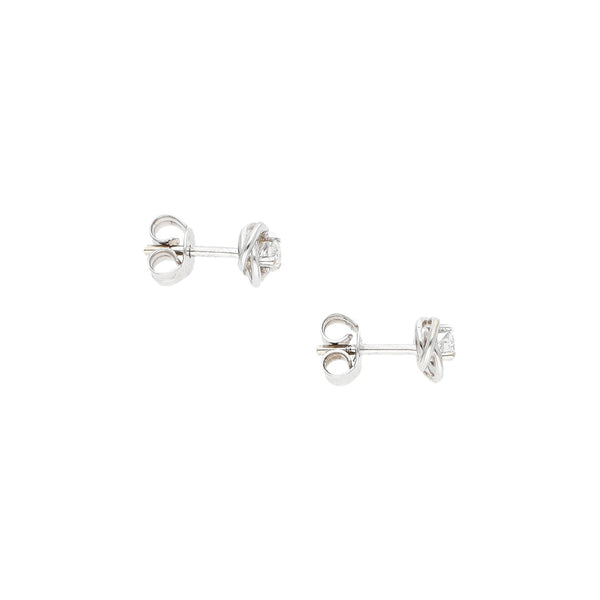 Broqueles diseño especial con diamantes en oro blanco 14 kilates.
