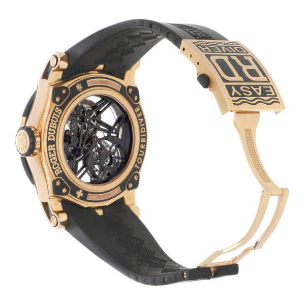 Reloj Roger Dubuis para caballero modelo Tourbidiver caja y broche en oro rosa 18 kilates.