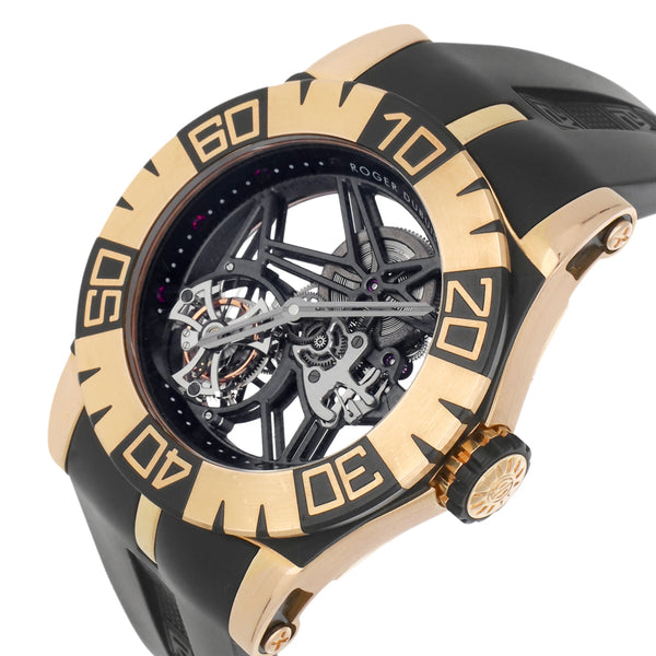 Reloj Roger Dubuis para caballero modelo Tourbidiver caja y broche en oro rosa 18 kilates.
