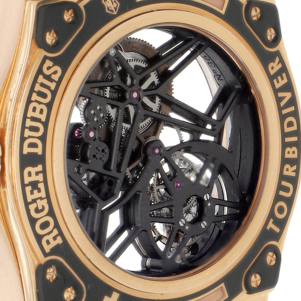 Reloj Roger Dubuis para caballero modelo Tourbidiver caja y broche en oro rosa 18 kilates.