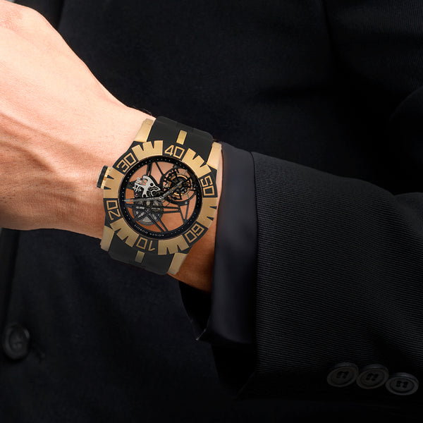 Reloj Roger Dubuis para caballero modelo Tourbidiver caja y broche en oro rosa 18 kilates.