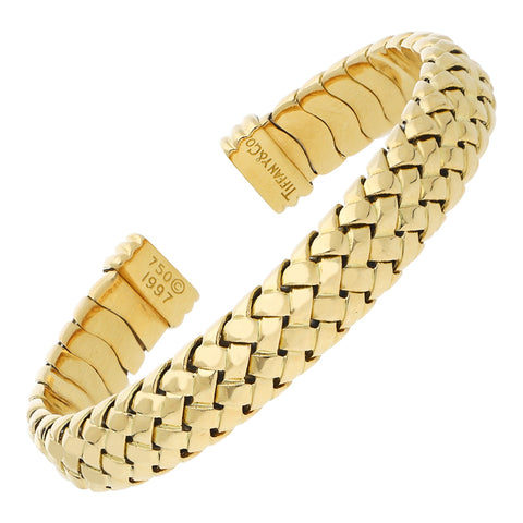Pulsera de arillo tejida firma Tiffany & Co. en oro amarillo 18 kilates.