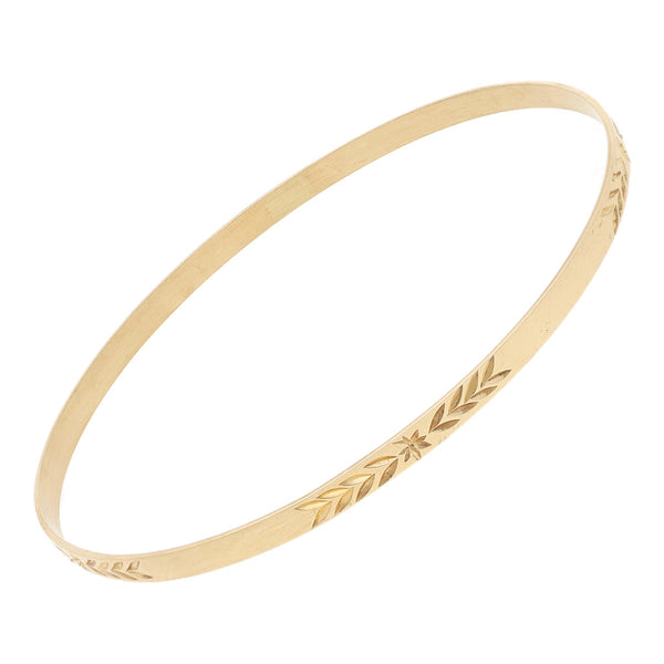 Pulsera de arillo labrada en oro amarillo 12 kilates.