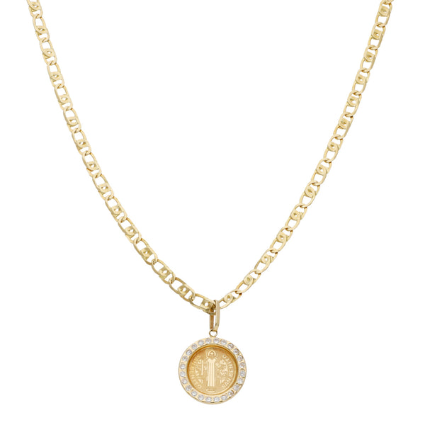 Collar eslabón nudo egipcio en medalla diseño especial motivo San Benito con sintéticos en oro amarillo 14 kilates.