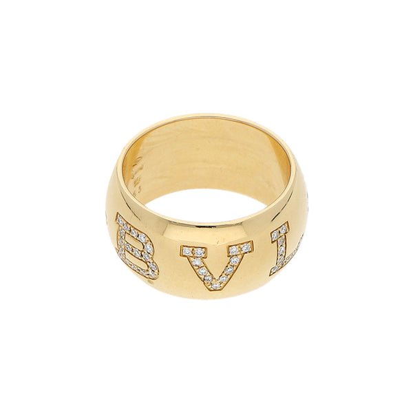 Argolla lisa firma Bulgari con diamantes en oro amarillo 18 kilates.