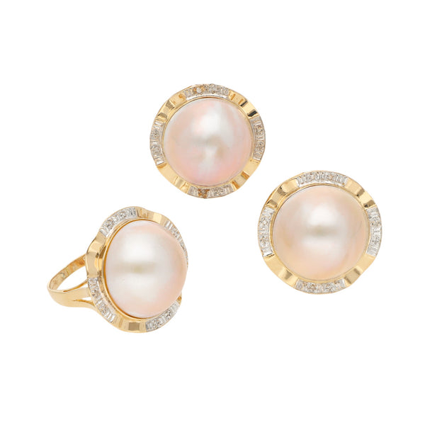Juego anillo y aretes diseño especial con diamantes y perlas en oro amarillo 14 kilates.