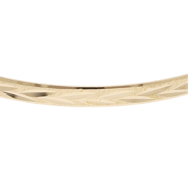 Dos pulseras labradas en oro amarillo 14 kilates.