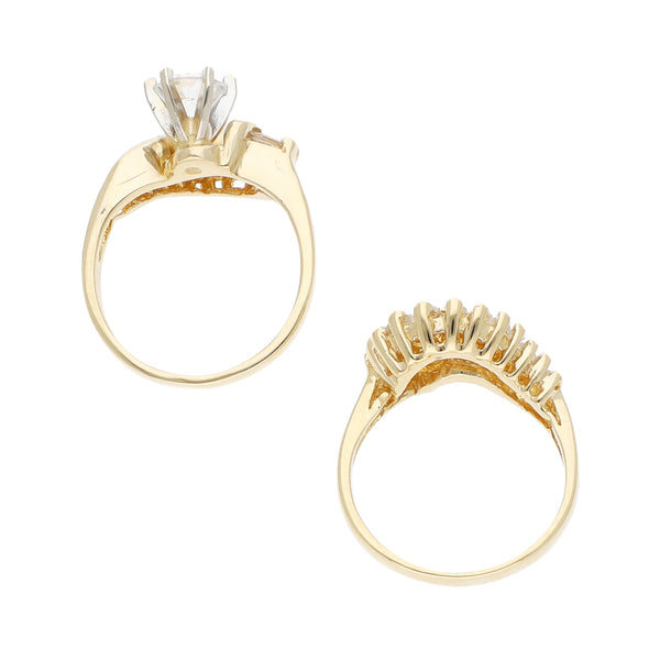 Anillo de compromiso de dos piezas con circonias en oro amarillo 14 kilates.