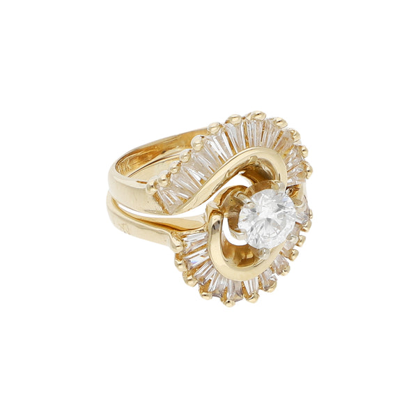 Anillo de compromiso de dos piezas con circonias en oro amarillo 14 kilates.