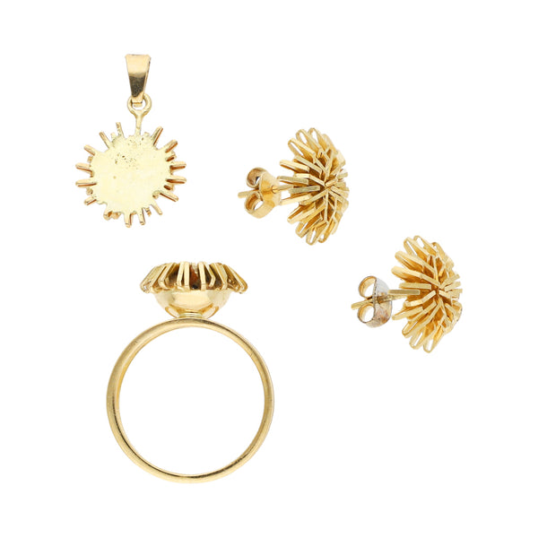 Juego de anillo, broqueles y dije diseño especial en oro amarillo 18 kilates.