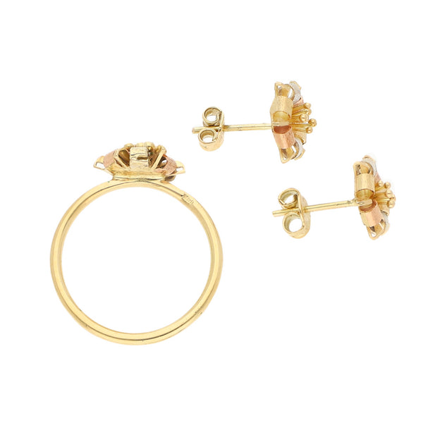 Juego de anillo y broqueles diseño especial motivo flor en oro tres tonos 14 kilates.