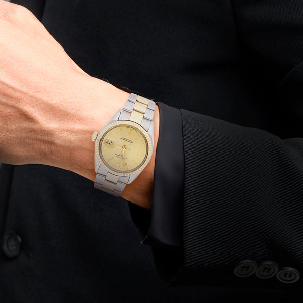 Reloj Rolex para caballero modelo Oyster Perpetual Date vistas en oro amarillo 14 kilates.